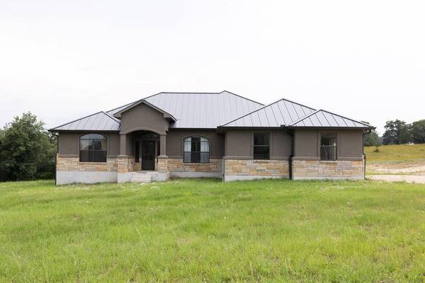 111 Powder RDG, Luling, TX 78648