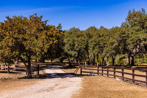 641 Patterson Creek RD, Leakey, TX 78873