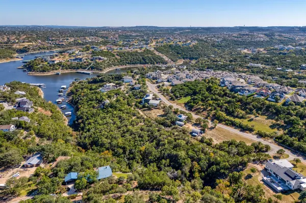 19512 Fisher LN, Spicewood, TX 78669
