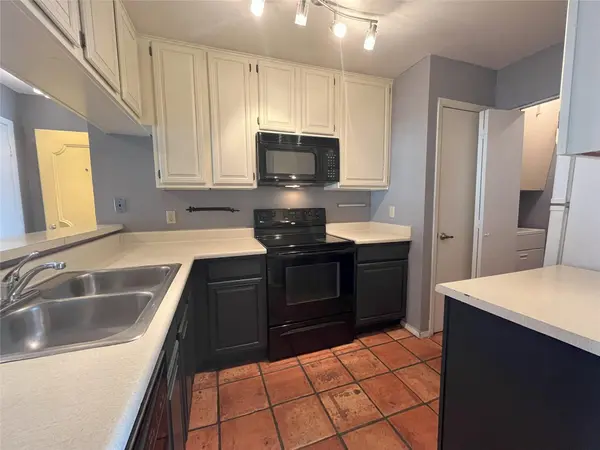 806 W 24th ST #303, Austin, TX 78705