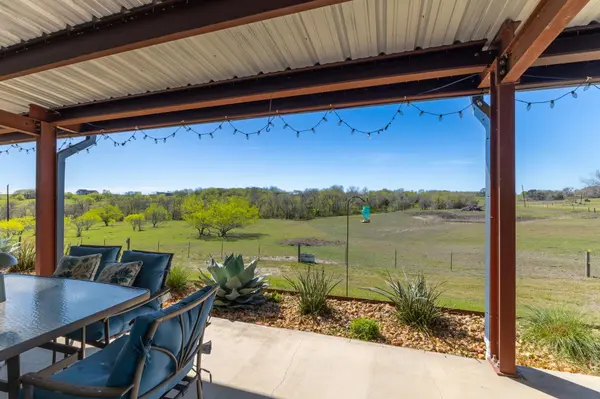 7047 Falke Heinrich RD, Schulenburg, TX 78956