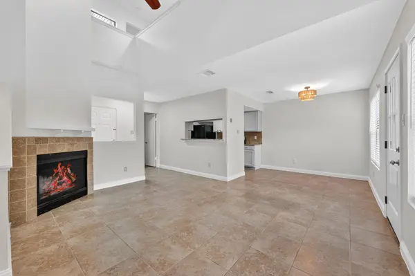 512 Eberhart LN #203, Austin, TX 78745