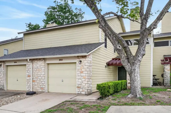 512 Eberhart LN #203, Austin, TX 78745