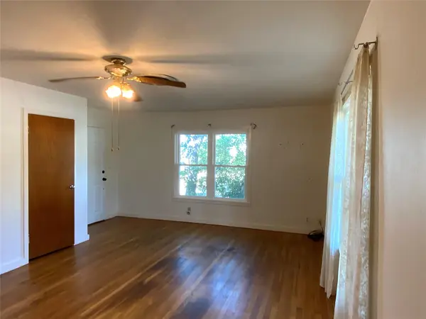 408 S Grimes ST, Giddings, TX 78942
