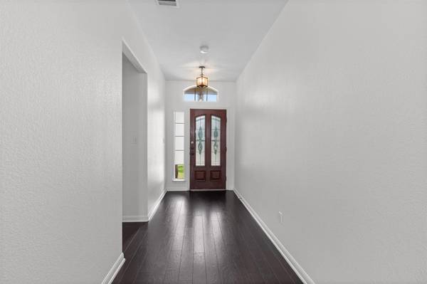 1049 Regency LN, Round Rock, TX 78665
