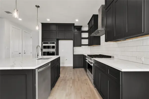 8516 Red Bottle Brush RD, Lago Vista, TX 78645