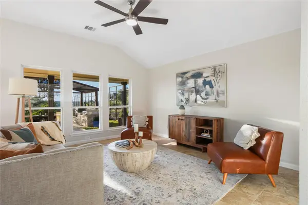 1104 Cliffview DR, Spicewood, TX 78669