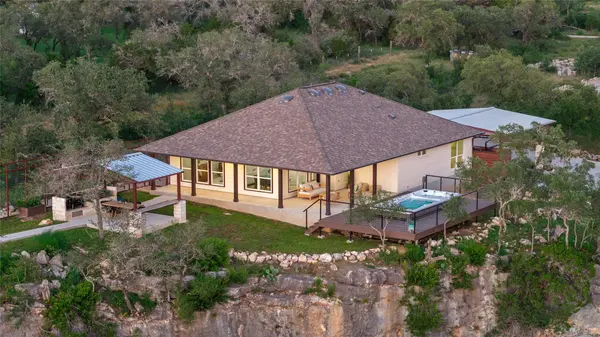 1104 Cliffview DR, Spicewood, TX 78669
