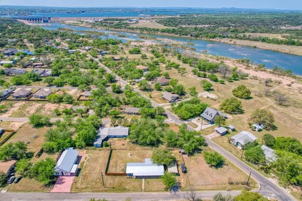 874 Pine LN, Cottonwood Shores, TX 78657