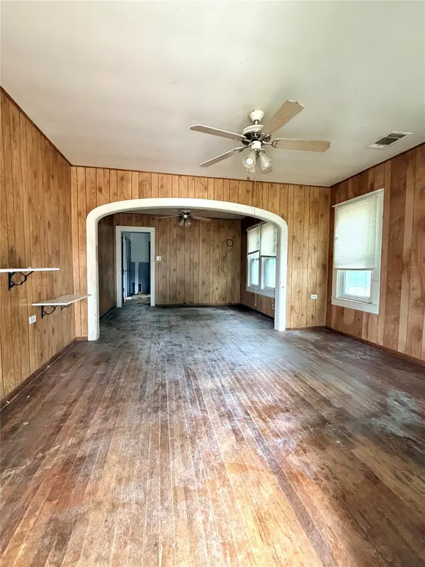 702 E 18th ST, Cameron, TX 76520