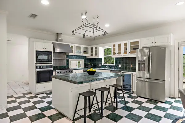 901 LAUDER DR, Spicewood, TX 78669