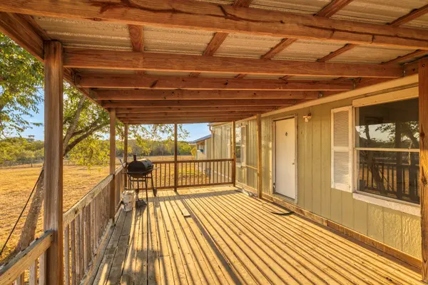 645 Old Luling RD, Lockhart, TX 78644