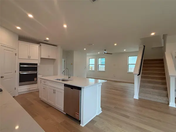 132 Tenny LN, Kyle, TX 78640