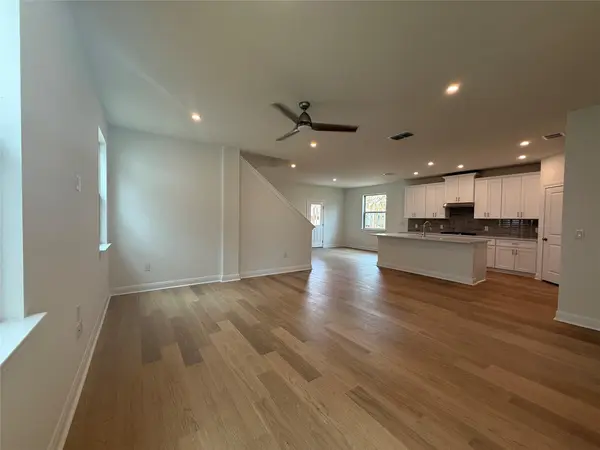 132 Tenny LN, Kyle, TX 78640