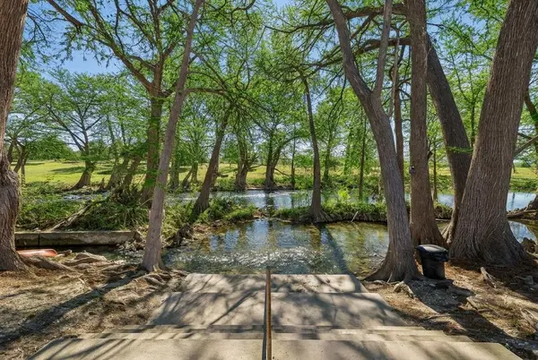 730 Mather ST E #F-102, New Braunfels, TX 78130
