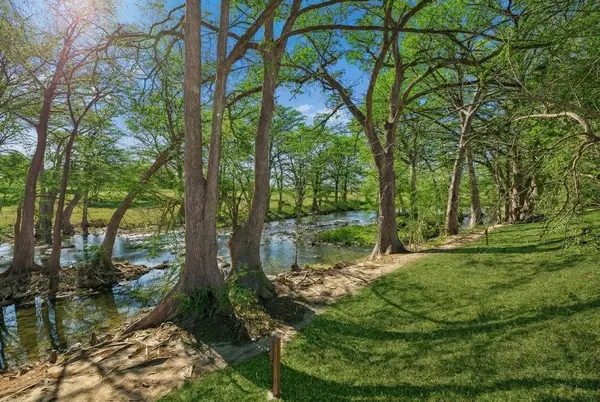 730 Mather ST E #F-102, New Braunfels, TX 78130
