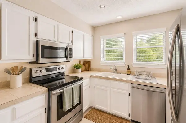 1404 Norwalk LN #207, Austin, TX 78703