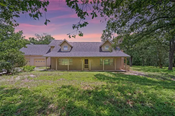 272 Old Coach LN, Elgin, TX 78621