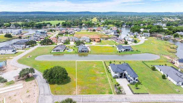 102 Summer Life LN, Kingsland, TX 78639