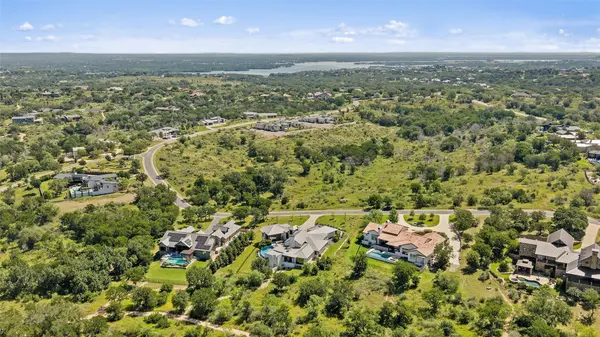 612 Overlook PKWY, Horseshoe Bay, TX 78657