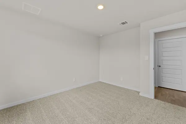 450 KOLBO CROSSING CV, Lockhart, TX 78644