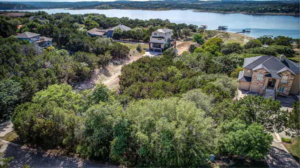 400 Lakefront DR, Lago Vista, TX 78645