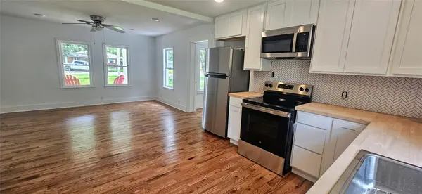 505 Colorado ST, Smithville, TX 78957
