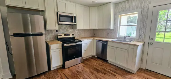 505 Colorado ST, Smithville, TX 78957