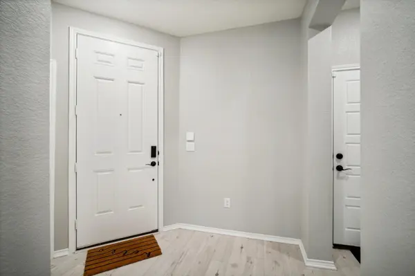 7102 Summer Tanager DR #16, Austin, TX 78744