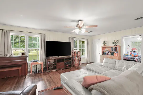 1320 W San Antonio ST, Lockhart, TX 78644