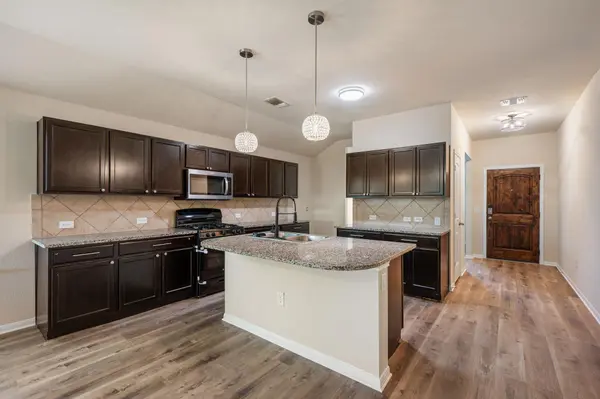 533 Luna Vista DR, Hutto, TX 78634
