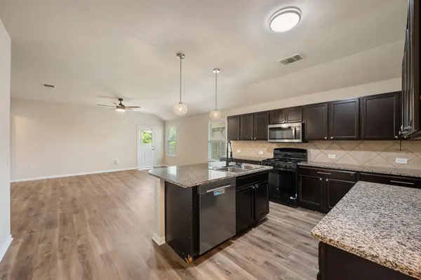 533 Luna Vista DR, Hutto, TX 78634