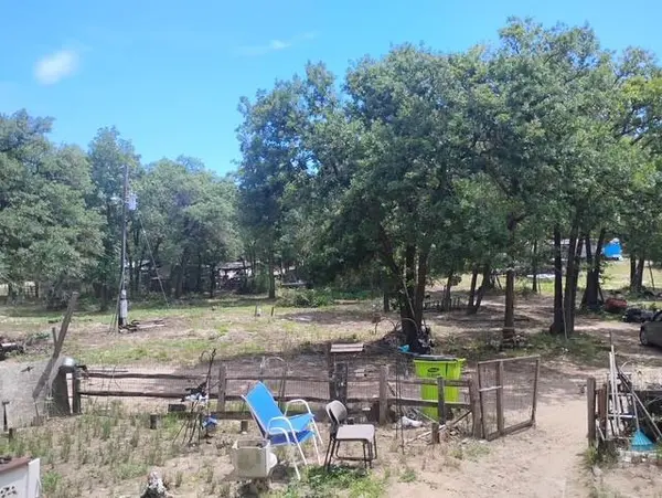 647 Hidden Oaks DR, Elgin, TX 78621