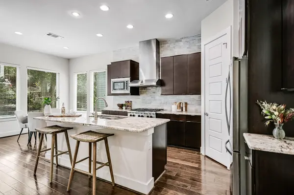 2807 Del Curto RD #J, Austin, TX 78704