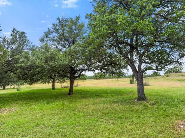 428 Summit Spring LN, Johnson City, TX 78636