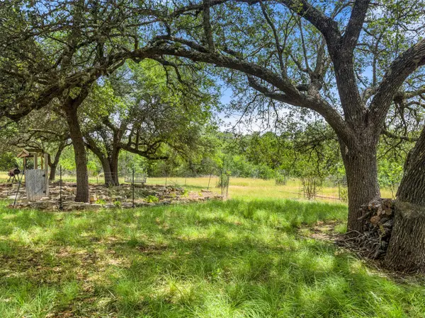 428 Summit Spring LN, Johnson City, TX 78636