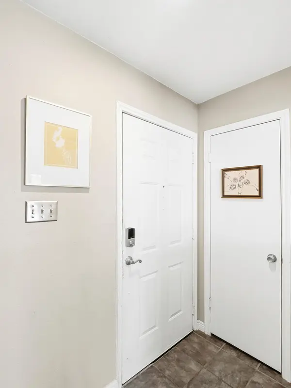 512 Eberhart LN #204, Austin, TX 78745