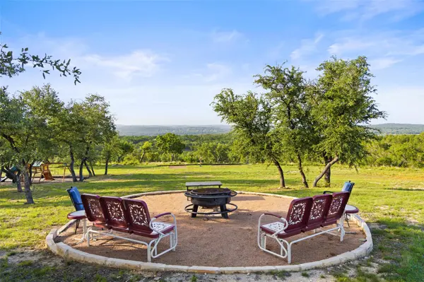 830 Ulrich RD, Johnson City, TX 78636
