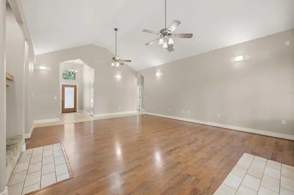 509 Meadow Oaks DR, Dripping Springs, TX 78620