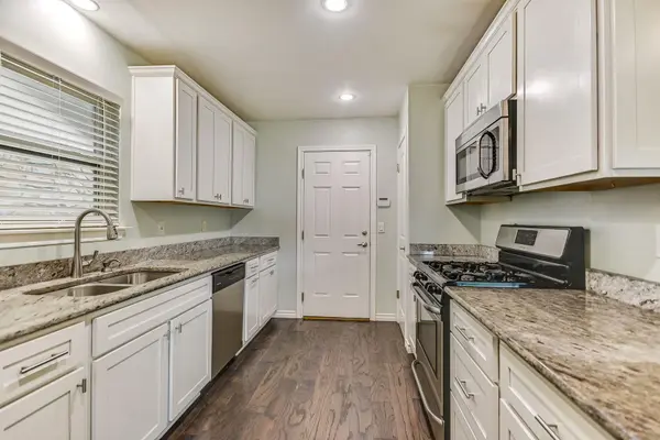 12107 Scissortail DR, Austin, TX 78750