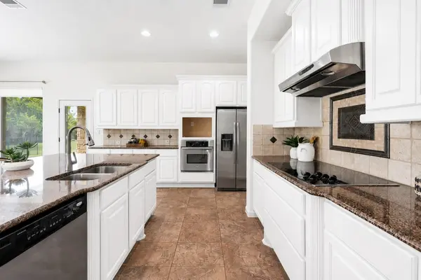 104 Quarry Lake EST, Liberty Hill, TX 78642