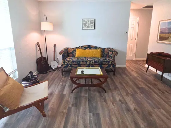 4407 Dovewood DR, Austin, TX 78744