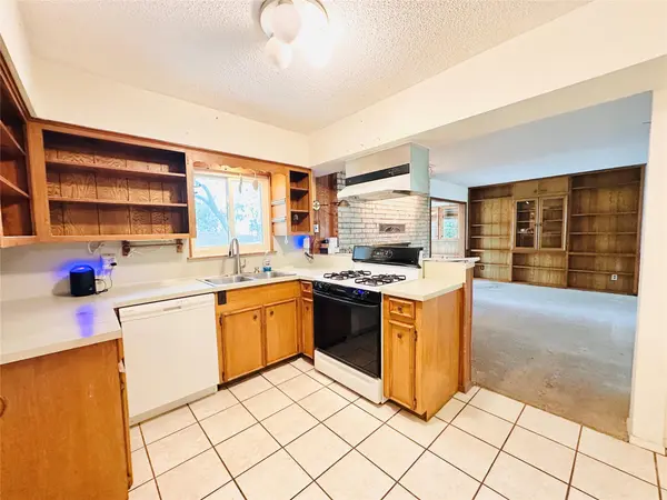 1704 Parkside LN, Austin, TX 78745