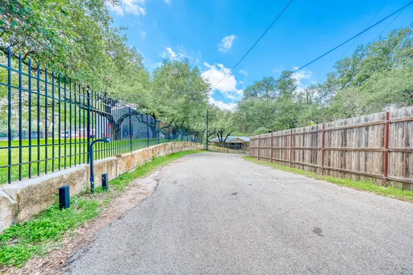 121 Hidden Oaks DR, Kingsland, TX 78639