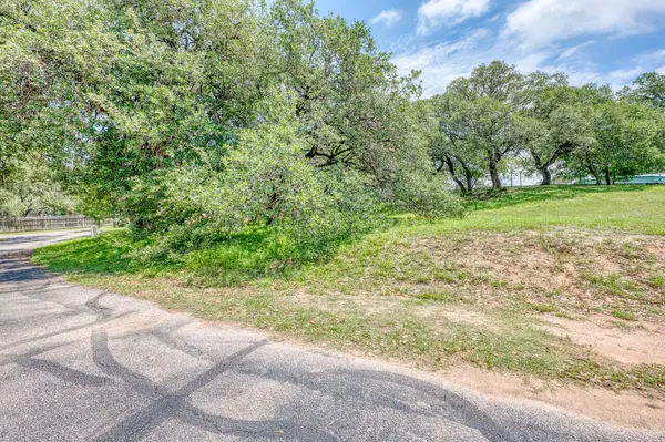 121 Hidden Oaks DR, Kingsland, TX 78639