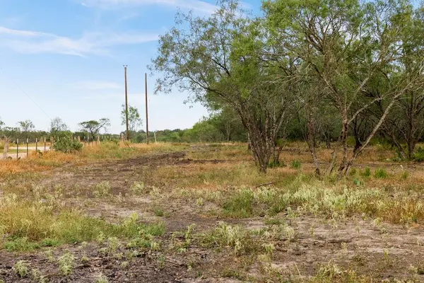 5 CR 171, Nixon, TX 78140