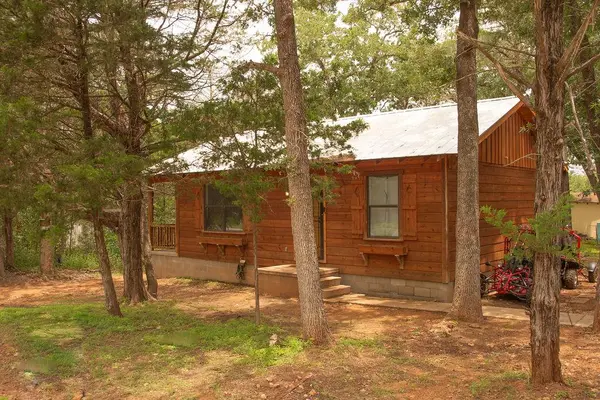 200 Arrowhead DR, Smithville, TX 78957