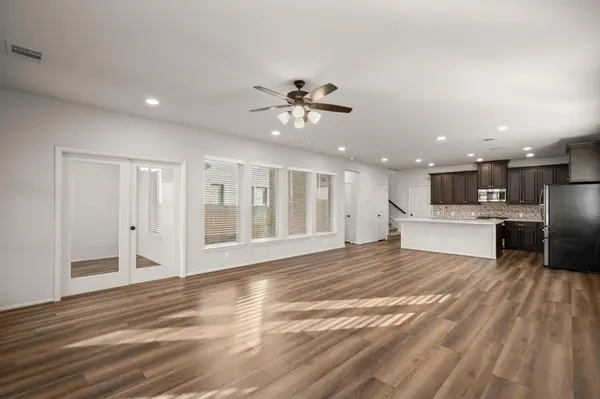 932 Azul Lagoon DR #18, Leander, TX 78641