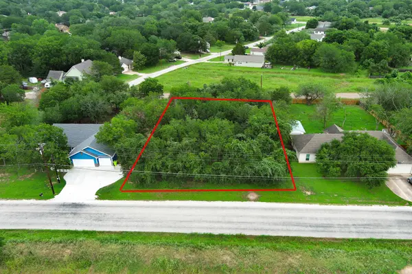 1331 Lovers LN, Bastrop, TX 78602