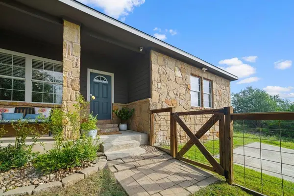 10604 Lake Beach DR, Dripping Springs, TX 78620